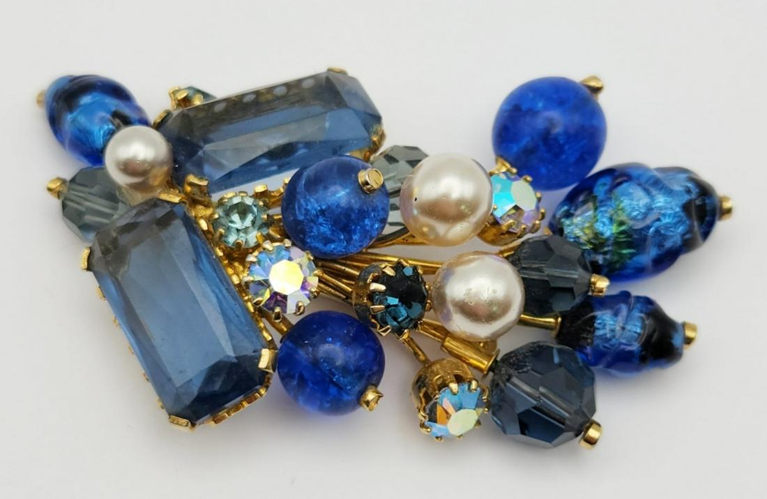 VTG KRAMER GOLD TONED BROOCH WITH BLUE: RHINESTONES, BLUE LUCITE & PEARLS! MADE IS AUSTRIA
