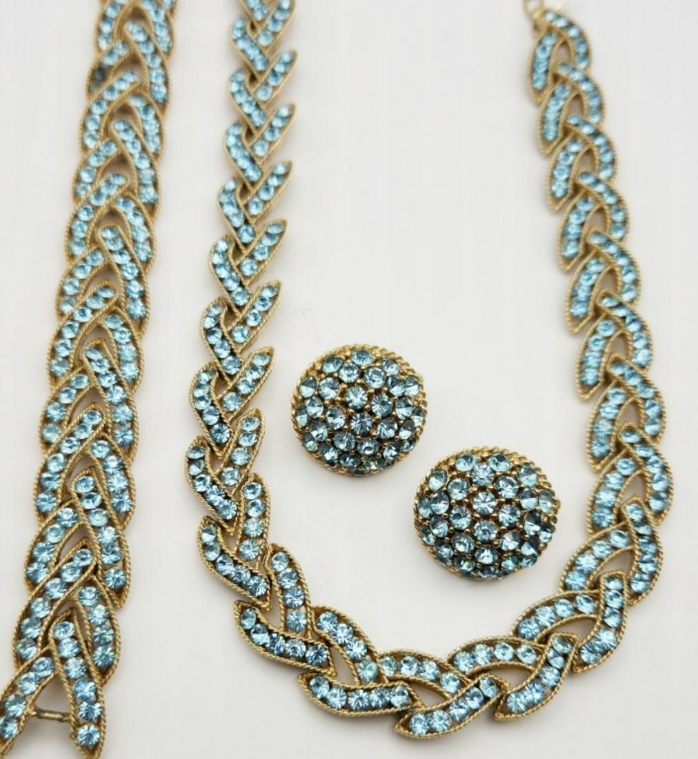 SET! VTG TRIFARI GOLD TONED BABY BLUE RHINESTONE (1 of 4)