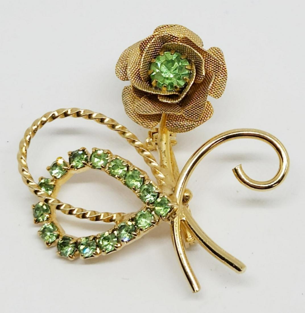 LOOKS NEW! VTG GOLD TONED FLOWER BROOCH (1 of 2)
