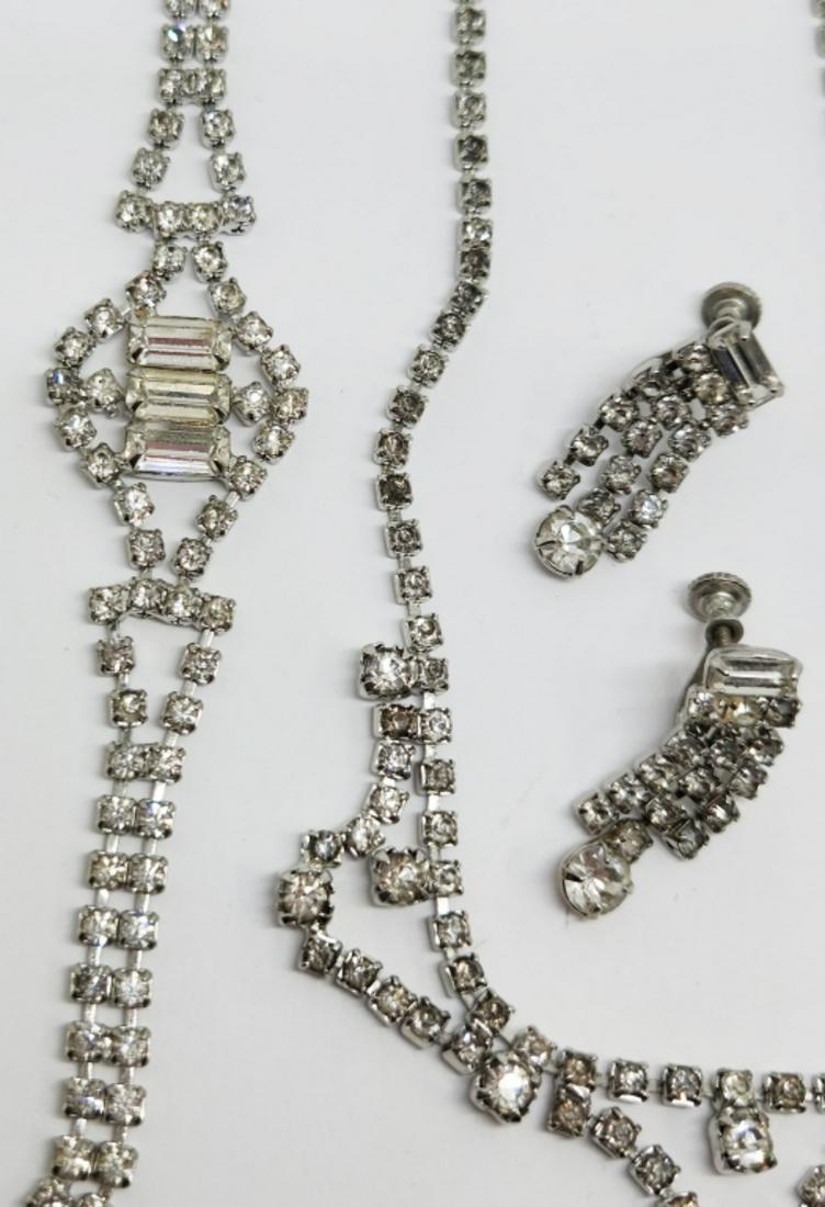 SET! VTG SILVER TONED RHINESTONE NECKALCE (1 of 3)