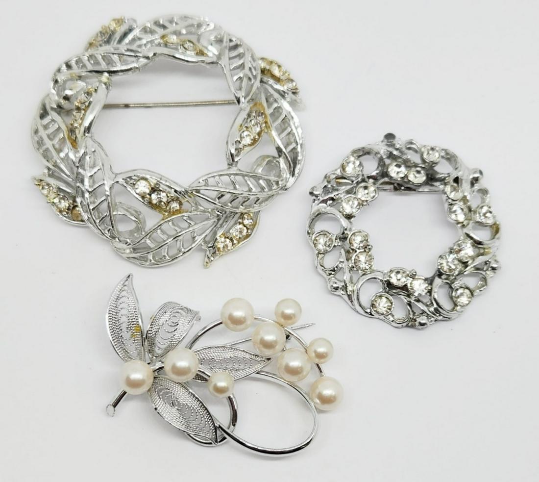 3-VTG SILVER TONED BROOCHES (1)CIRCULAR (1 of 2)