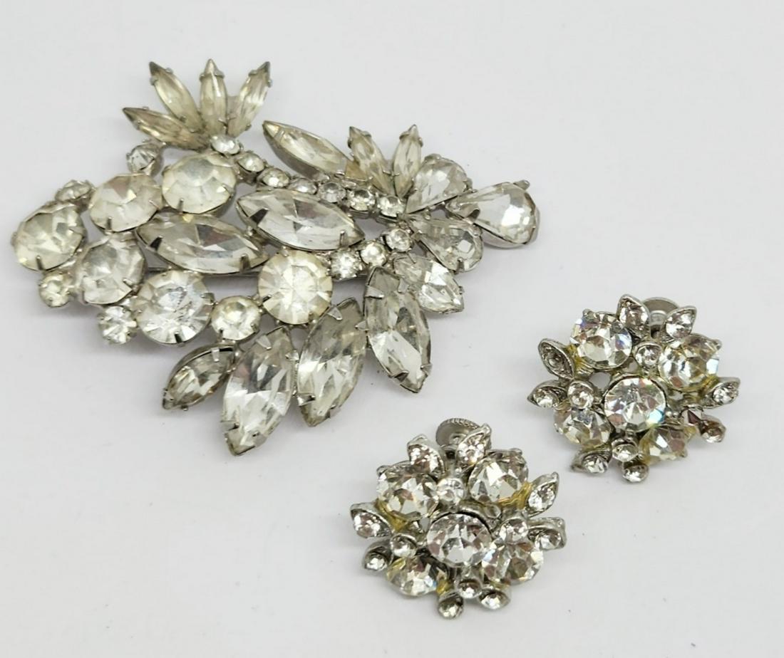 VTG WEISS SILVER TONED RHINESTONE BROOCH (1 of 3)