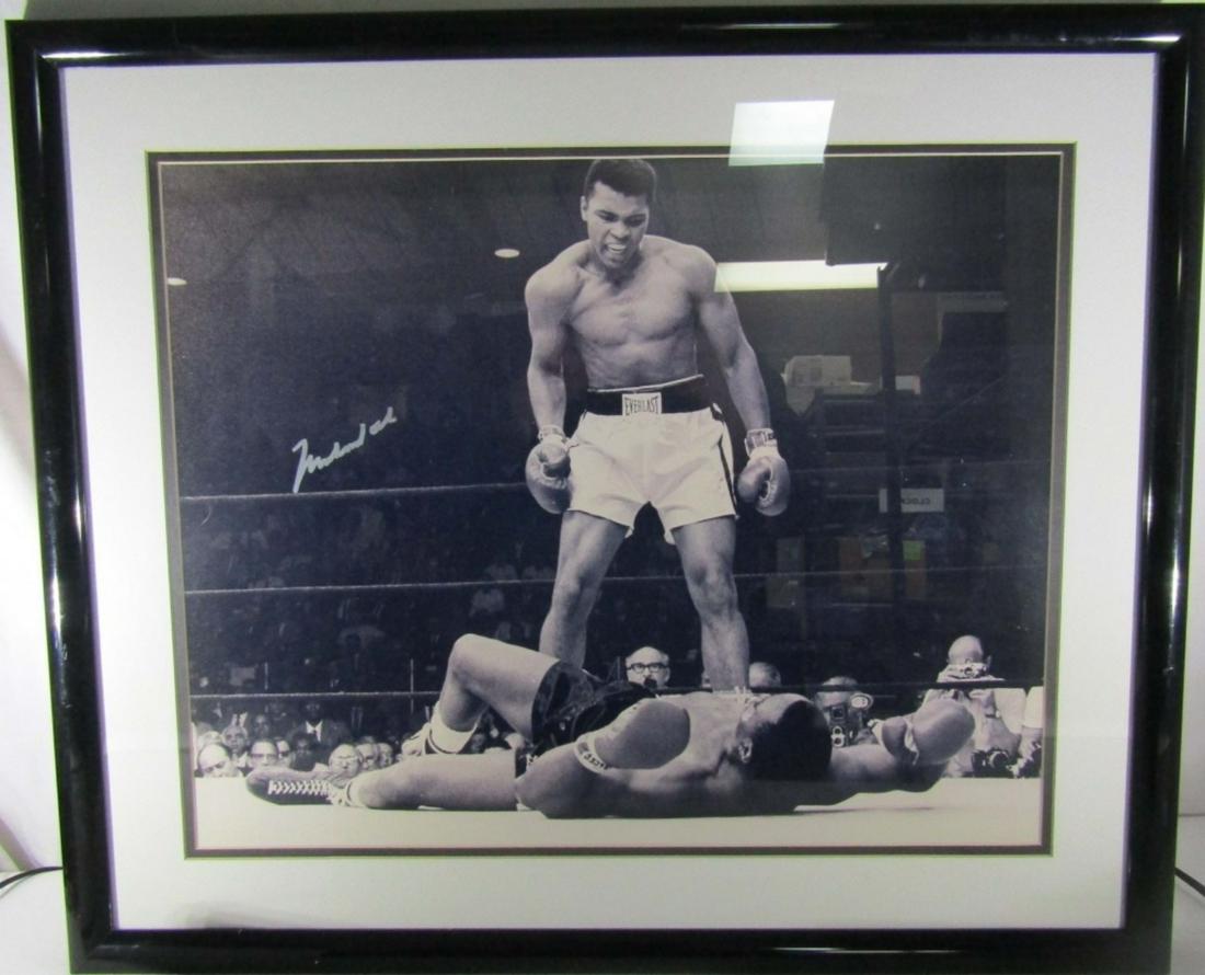 MUHAMMAD ALI AUTOGRAPHED 16x20 PHOTO (1 of 3)