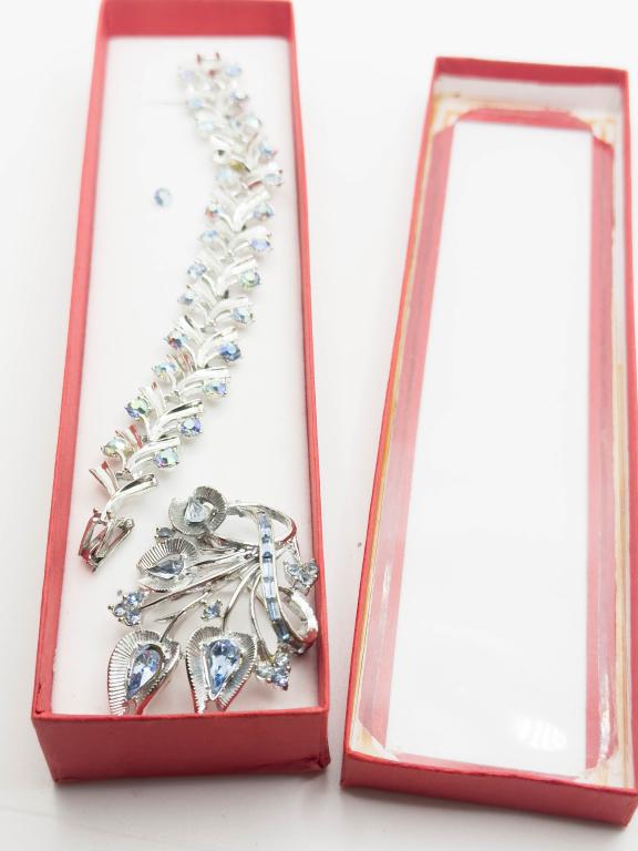 VINTAGE STONE BRACELET + BROOCH (1 of 5)