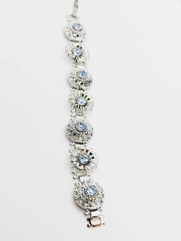 STUNNING SKY BLUE BRACELET: STUNNING SKY BLUE STONE BRACELET