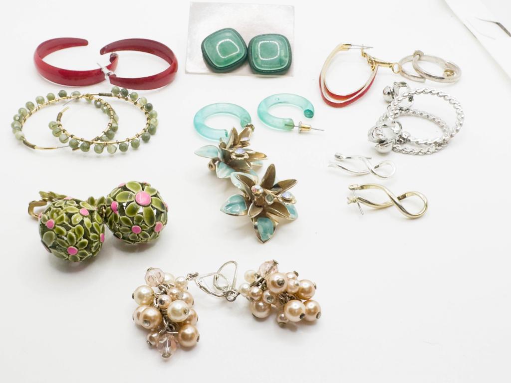 EARRINGS ASSORTMENT (1 of 3)