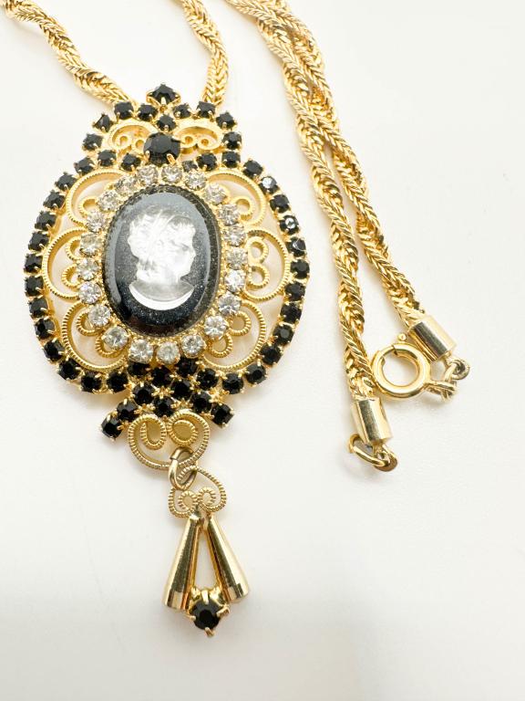 AMAZING INTAGLIO NECKLACE: AMAZING CAMEO INTGLIO NECKLACE WITH MULTI COLOR STONES WITH SCROLL WORK IN GOLD TONES