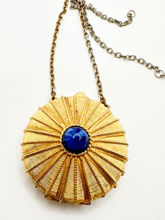 VINTAGE ESTEE LAUDER NECKLACE (1 of 4)