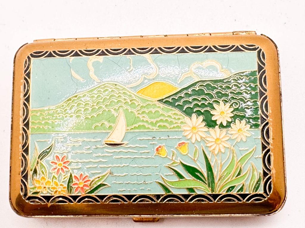 VINTAGE MIRROR COMPACT (1 of 5)