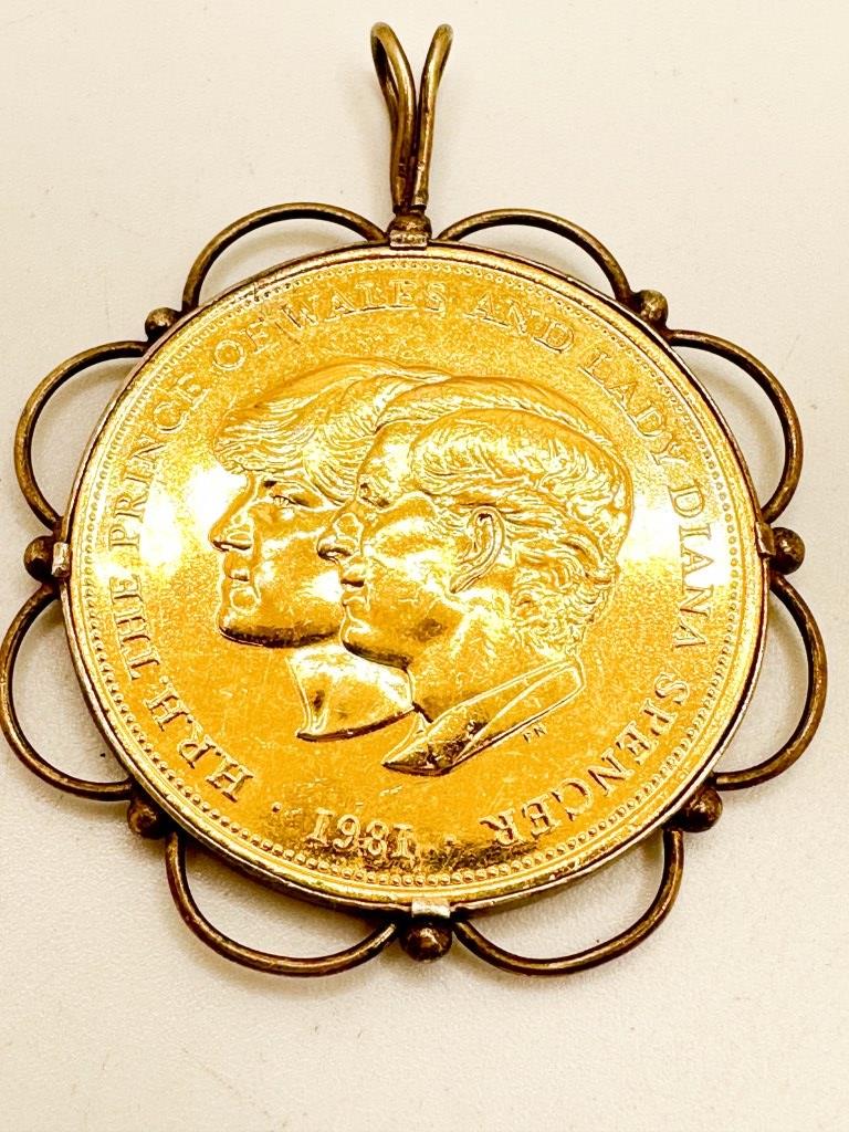 LADY DIANA SPENCER HRH: LADY DIANA SPENCER HRH PRINCESS OF WALES LARGE PENDANT