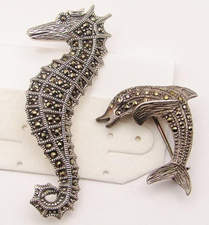 STERLING DOLPHIN & SEAHORSE MARCASITE BROOCHES: TOTAL 9 DWT