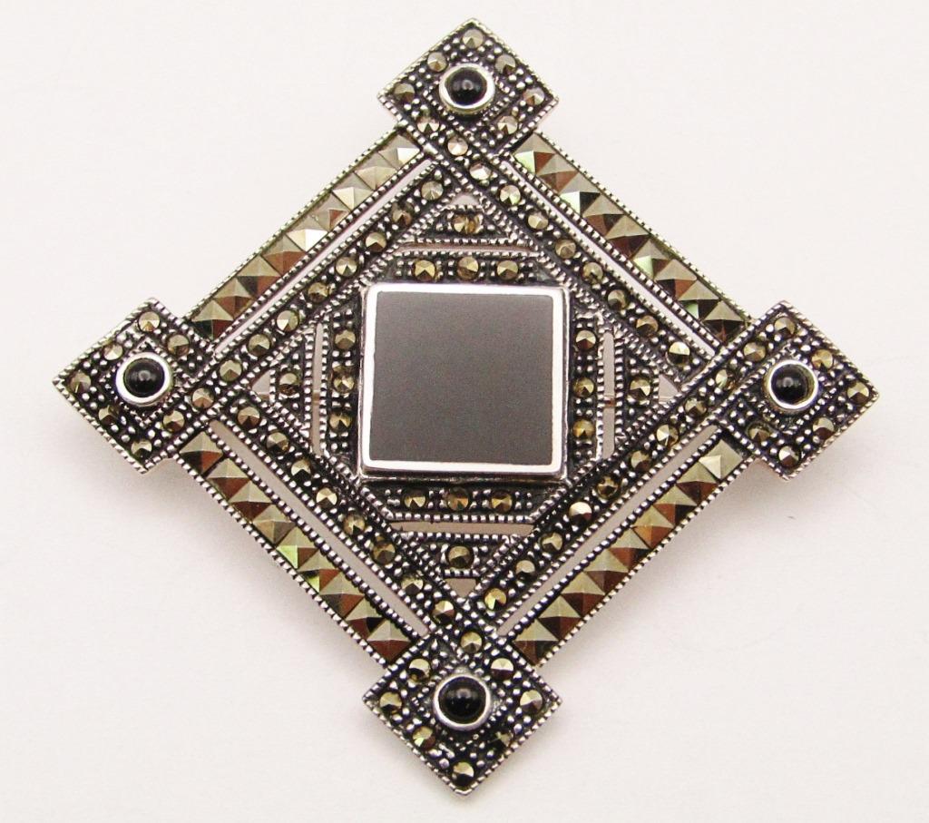 STERLING SQUARE MARCASITE BROOCH WITH: ONYX INLAY CENTER DESIGN-TOTAL 8 DWT