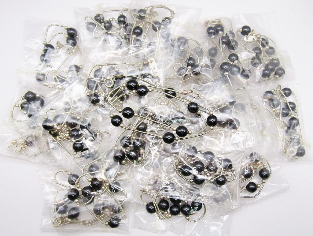 JEWELR'S LOT: (23) 16 INCH LIQUID SILVER TONED: BLACK BEADED NECKLACES