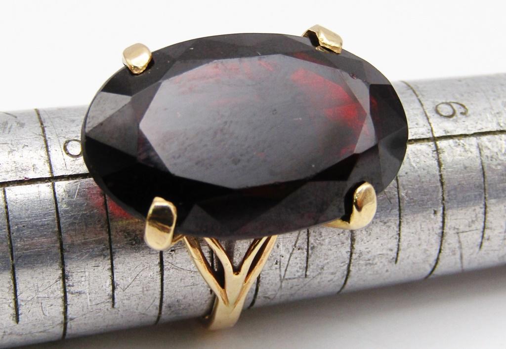 VINTAGE 14k GOLD GARNET RING SIZE 7 (1 of 6)