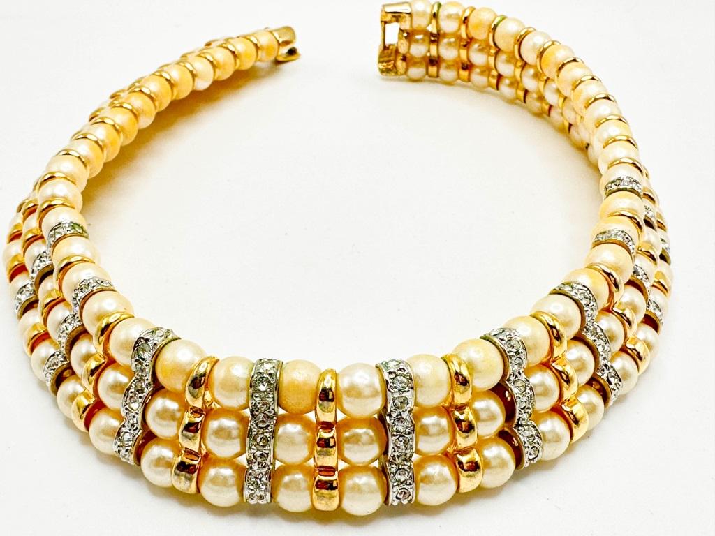 LARGE WIDE CHOKER NECKLACE: LARGE WIDE CHOKER NECKLACE IN FAUX PEARLS TRIPLE STRANDS