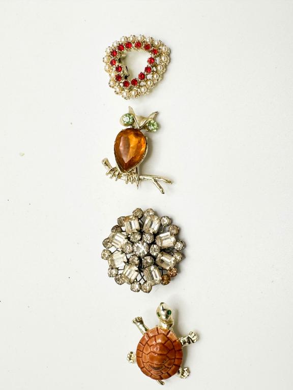 SMALL BROOCH ASSORTMENT (1 of 2)