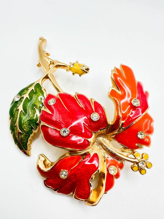 BARRARA FOR AVON HUGE BROOCH (1 of 6)