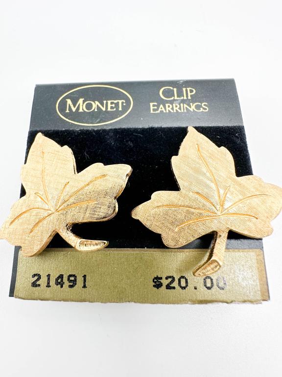 MONET CLIP EARRINGS: MONET CLIP EARRINGS LEAF SET WITH DISPLAY