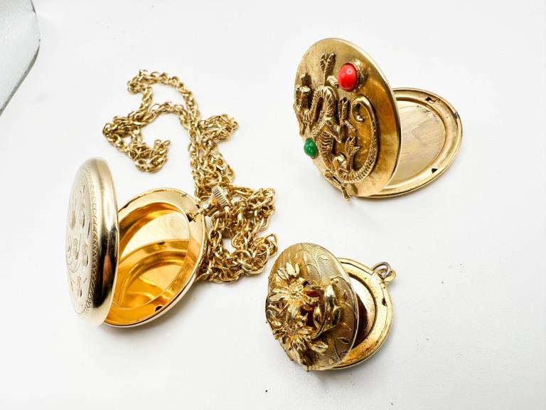 3 VINTAGE LOCKETS: 3 VINTAGE LOCKETS , ONE WITH COLOR STONES
