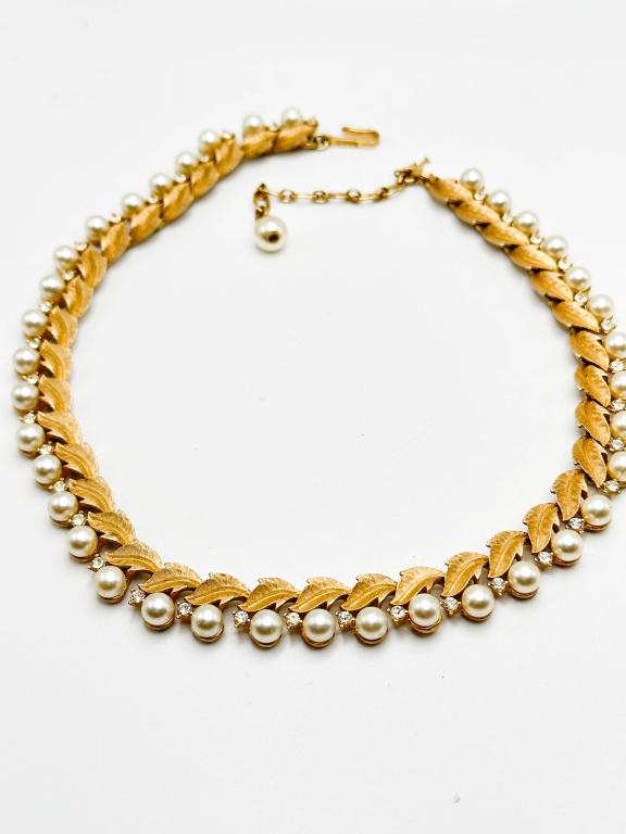 TRIFARI CROWN NECKLACE (1 of 4)