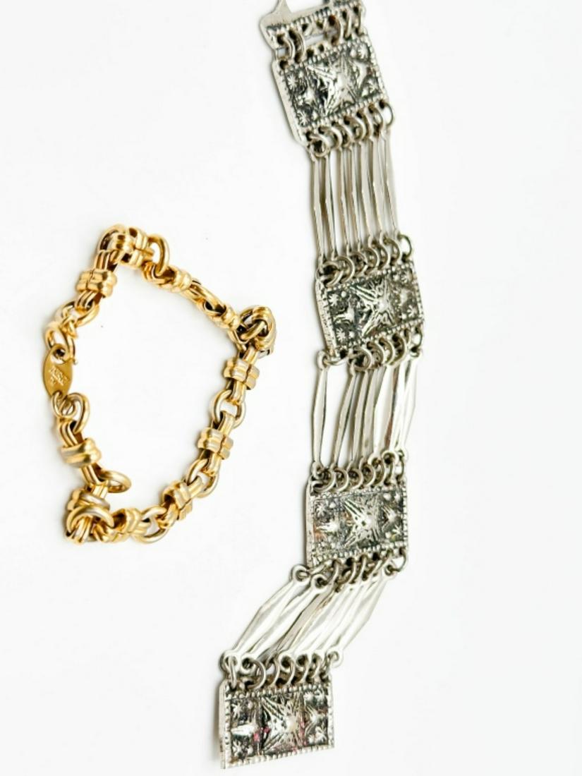 TRIFARI SIGNED BRACELET (1 of 3)