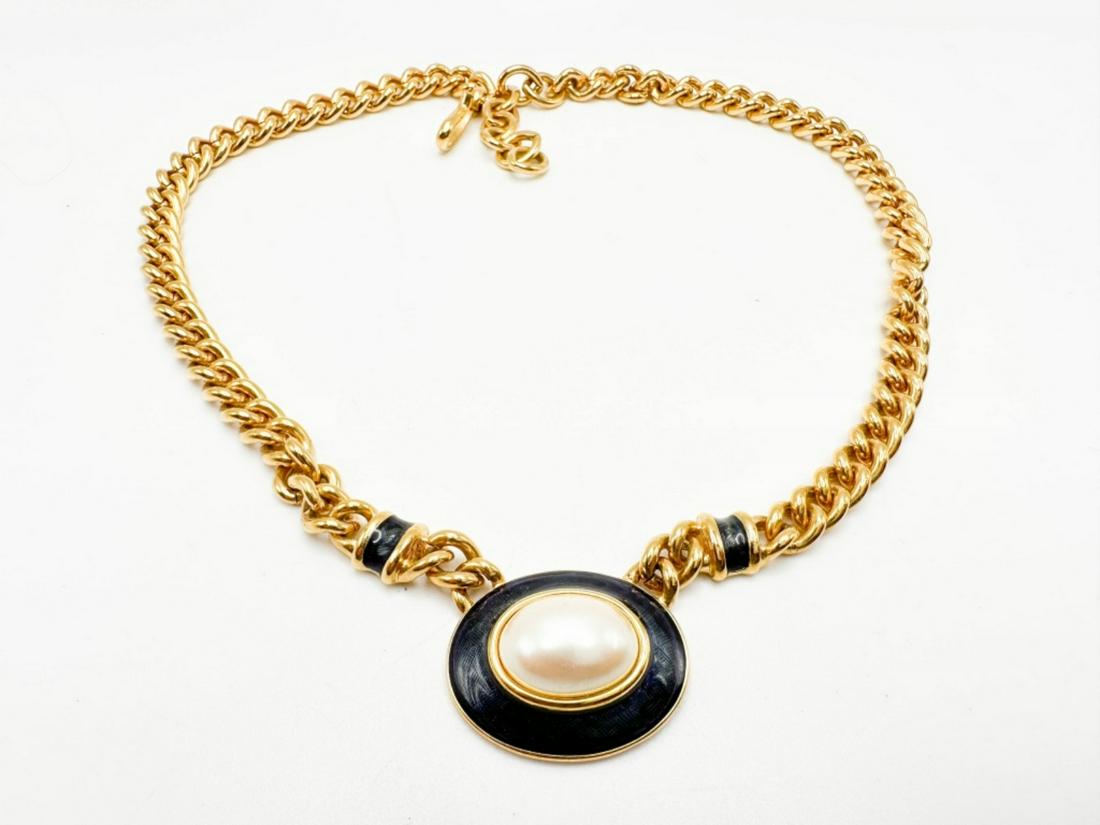 MONET SIGNED NECKLACE: MONET SIGNED NECKLACE , SO PRETTY