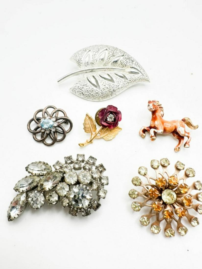 BROOCH ASSORTMENT (1 of 3)