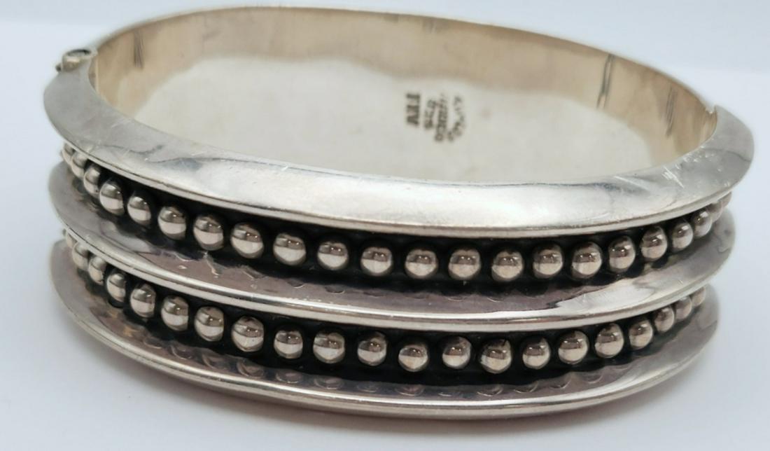TH-105 MEXICO STERLING HINGED BANGLE (1 of 3)
