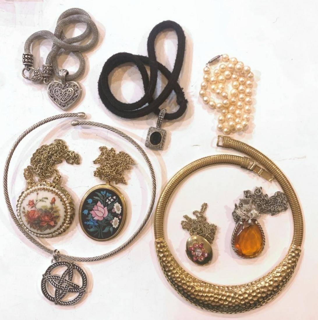 NECKLACE LOT! MULTIPLE STYLES: INCLUDES AVON, GOLD TONE, SILVER TONE, ONXY, BROWN STONE, LOCKET, FLOWERS