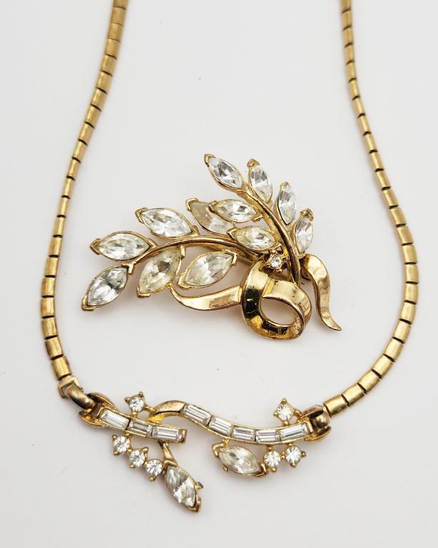 SET! TRIFARI GOLD TOLD RHINESTONE LEAF BROOCH: WITH MATCHING NECKLACE-MEASURES 14 INCHWA