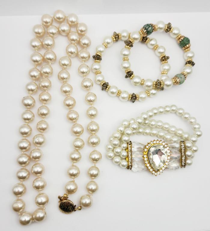 VINTAGE PEARL/FAUX PEARL JEWELRY LOT (1 of 4)