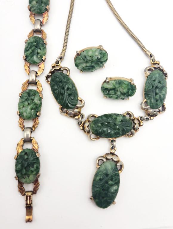 SET! VINTAGE GOLD TONED CARVED JADE NECKLACE (1 of 3)