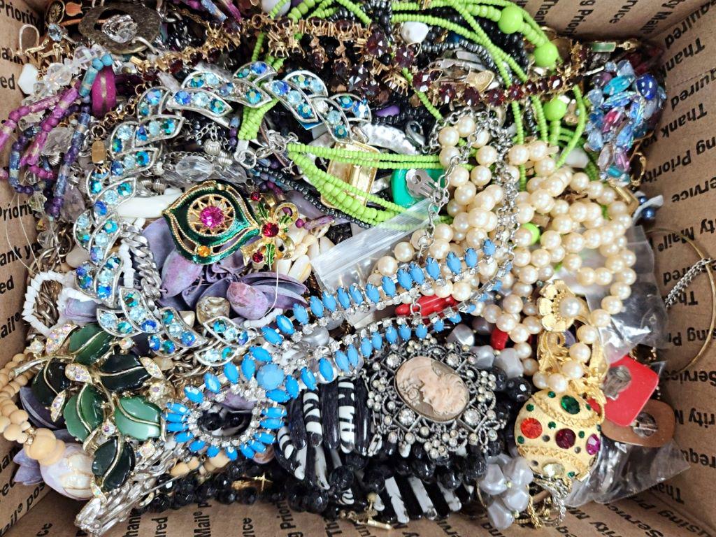 TREASURE HUNT BULK JEWELRY w/VINTAGE PIECES (1 of 1)