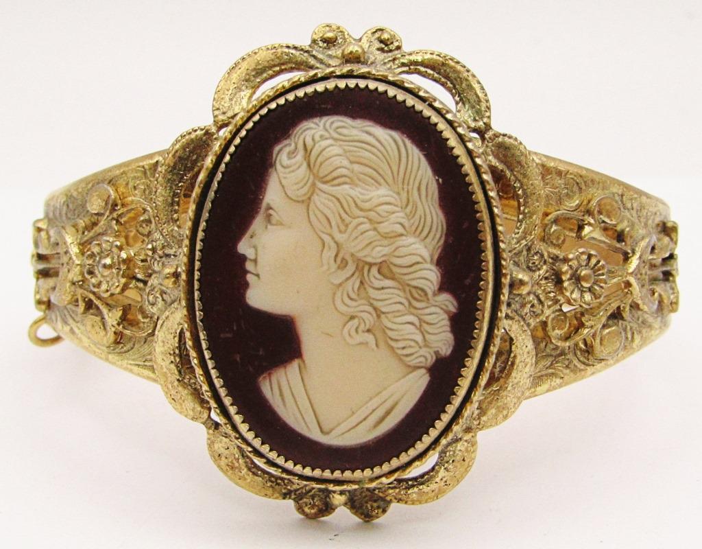 VINTAGE WHITING AND DAVIS GOLD TONED CAMEO (1 of 5)
