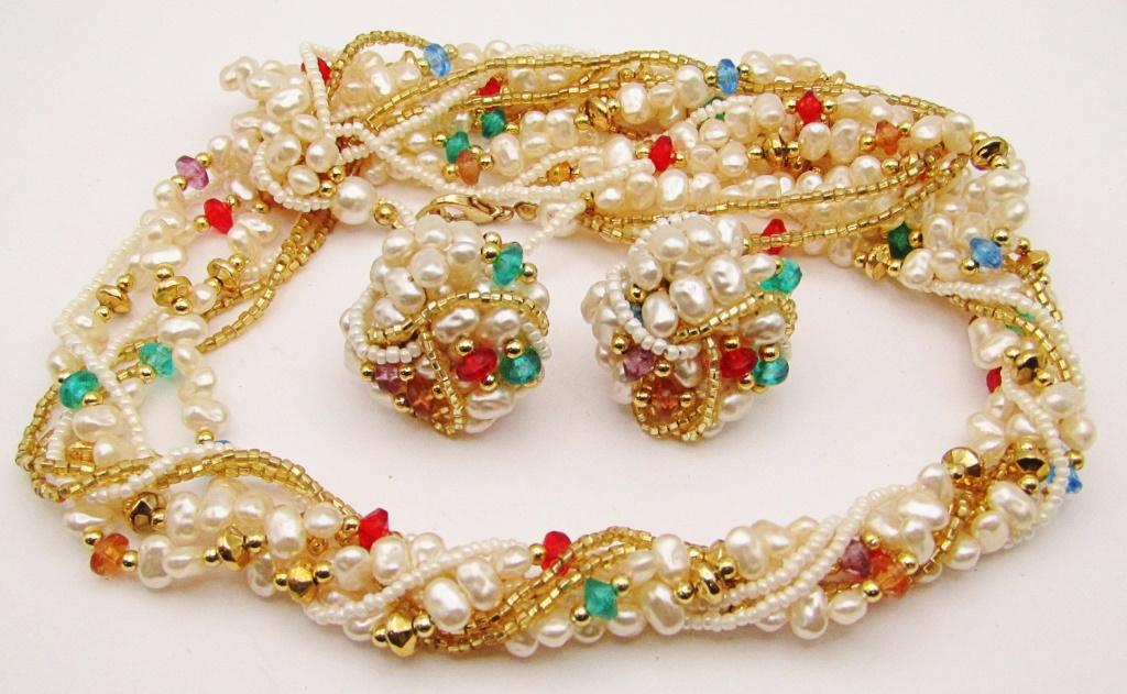 SET! VINTAGE CULTURED PEARL MULTI STRANDED (1 of 4)