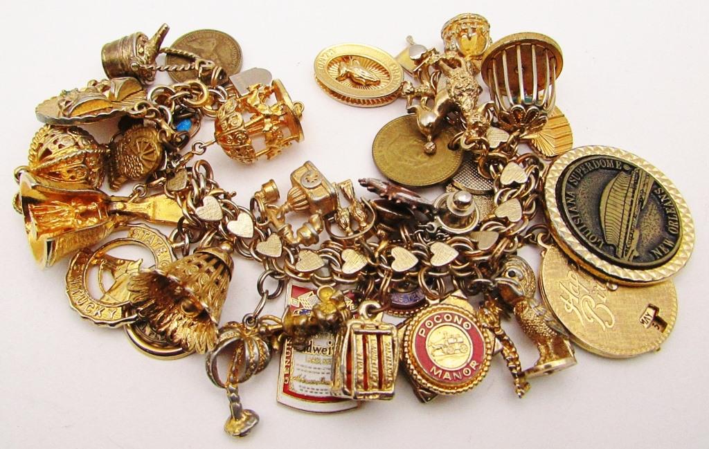 VINTAGE GOLD TONED CHARM BRACELET LOADED (1 of 4)