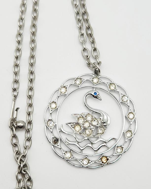 VINTAGE SILVER TONED LINKED NECKLACE WITH (1 of 3)