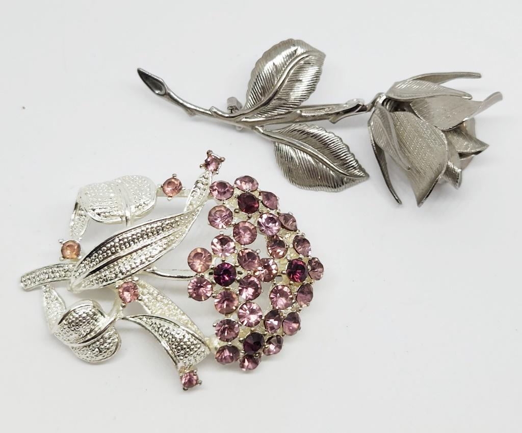 2-VINTAGE SILVER TONED FLOWER BROOCHES (1 of 2)