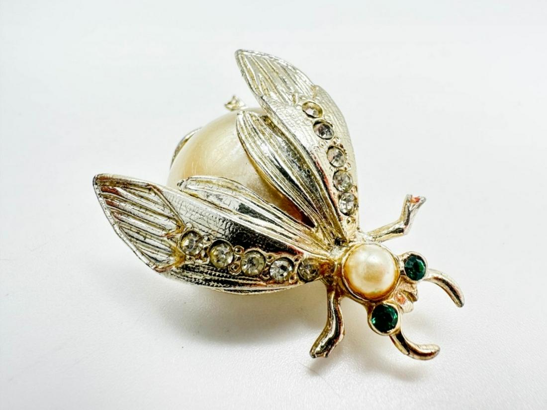 LARGE BEETLE BROOCH (1 of 3)