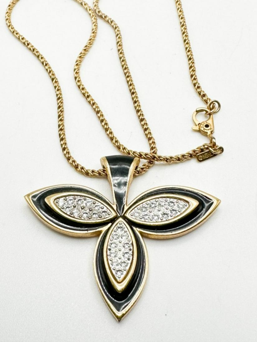 MONET SIGNED NECKLACE: MONET SIGNED NECKLACE