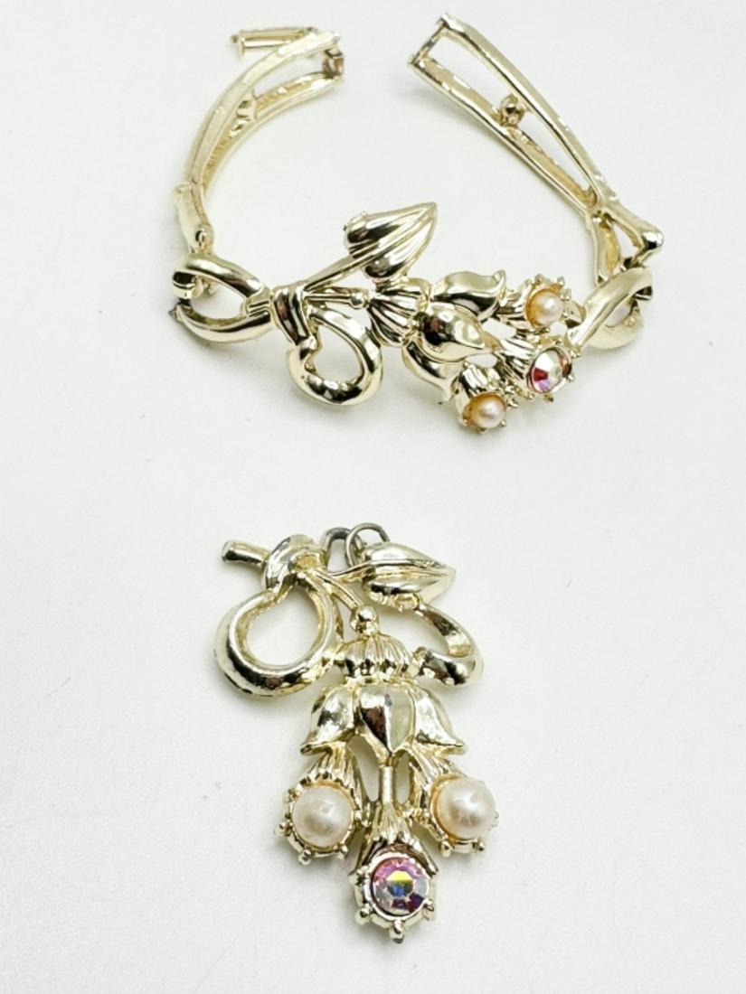BRACELET AND PENDANT: BRACELET AND MATCHING PENDANT