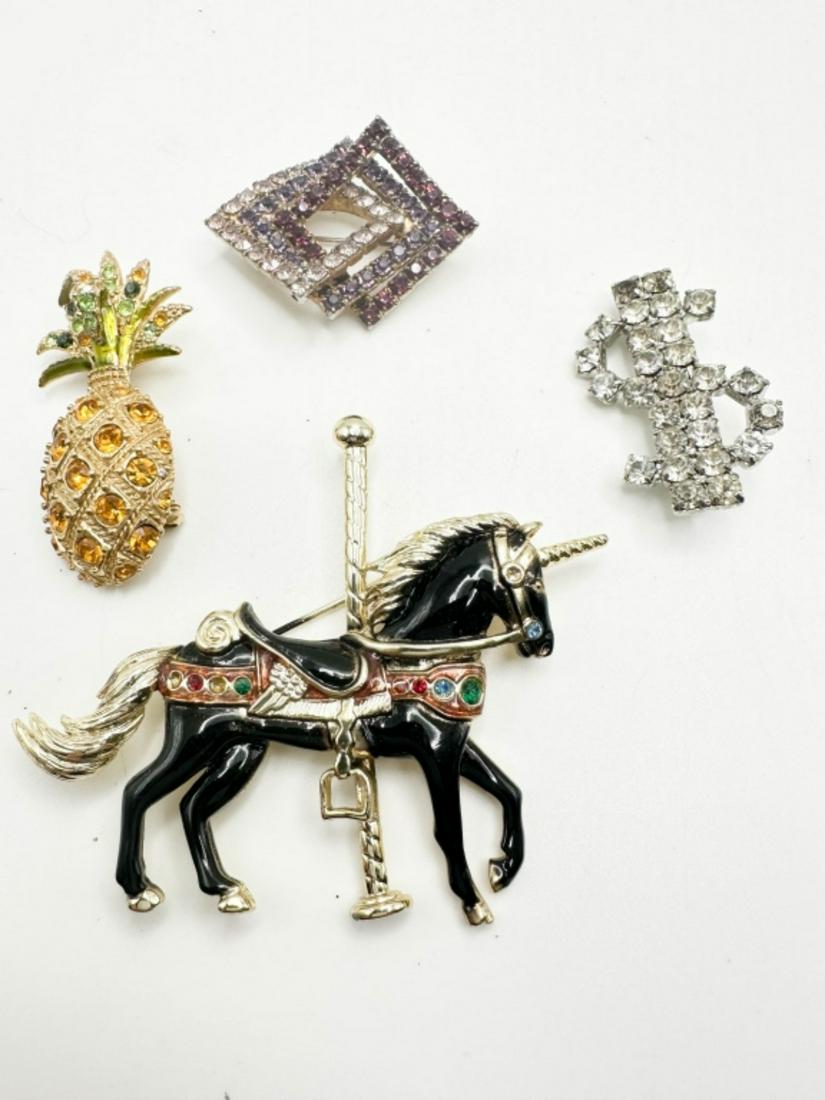 MONET PINEAPPLE + MORE: MONET PINEAPPLE AND HORSE AND MORE BROOCHES
