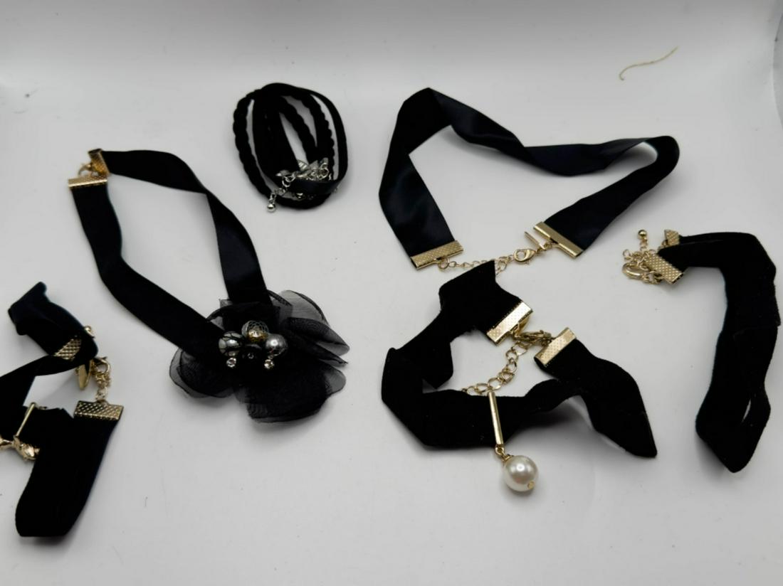 VELVET CHOKER AND MORE: CHOKERS COLLECTION IN BLACK