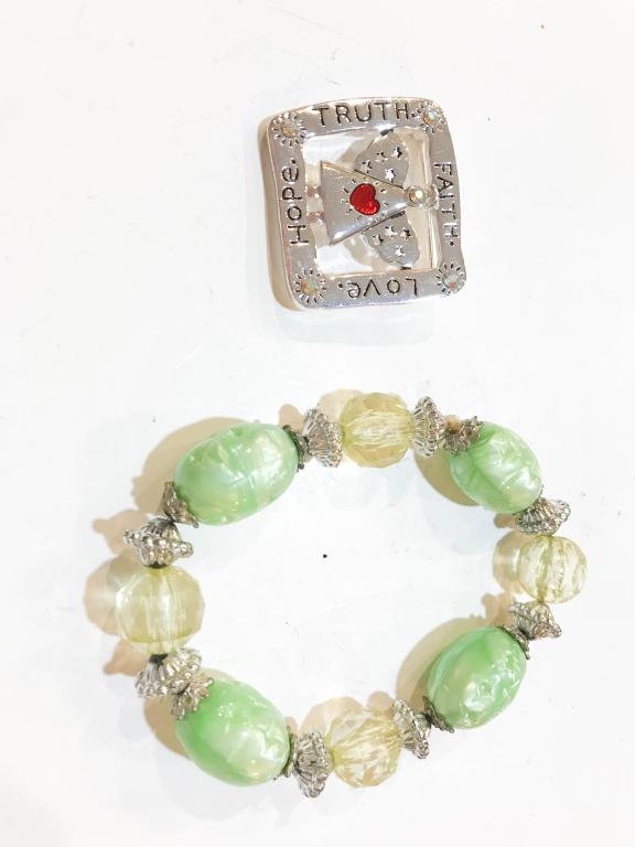 BRACELETS ASSORTMENT: BRACELETS