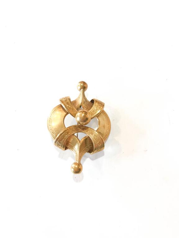 ANTIQUE? BROOCH (1 of 2)