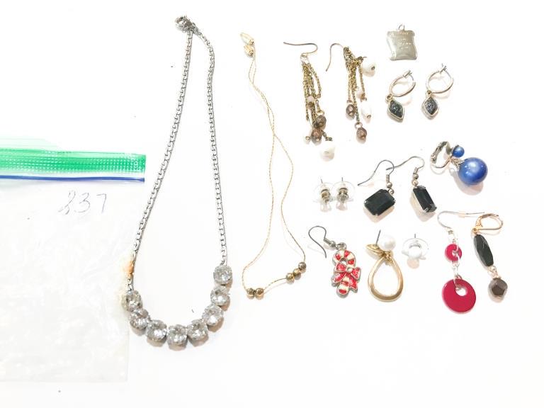 BRACELETS ASSORTMENT: BRACELETS ASSORTED STYLES