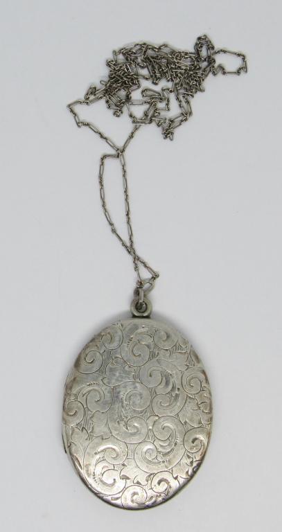 STERLING LOCKET, BEAUTIFUL DESIGN, CHAIN: STERLING LOCKET, LARGE SIZE WITH BEAUTIFUL SWIRL PATTERN DESIGN, 28" NECKLACE CHAIN (12 DWT)