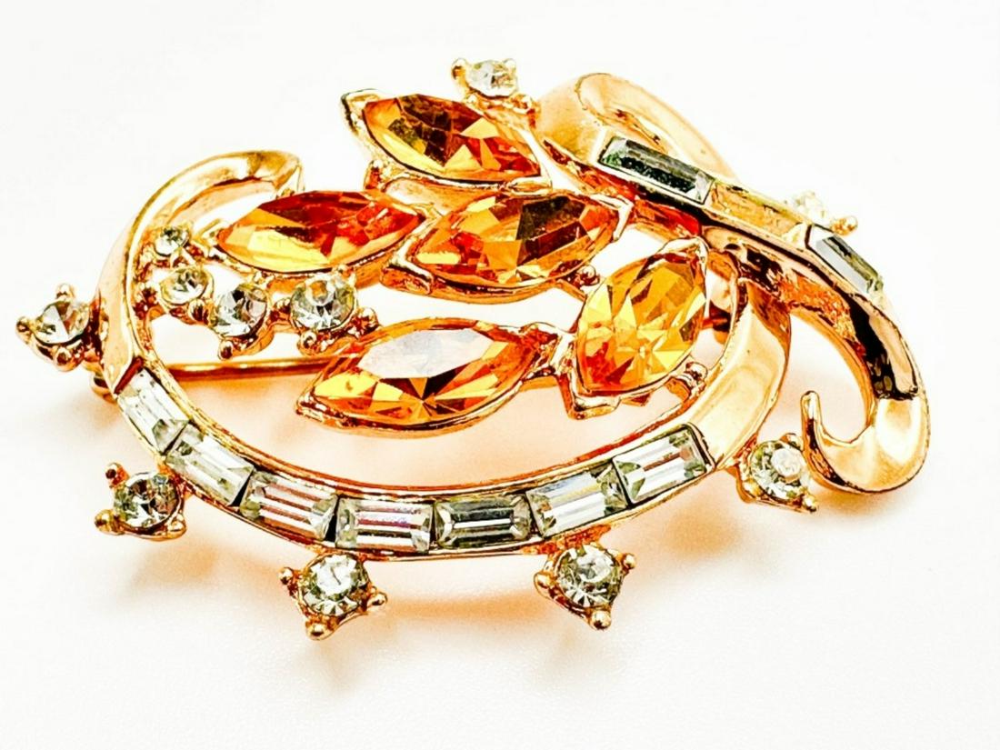 TRIFARI CROWN STONE BROOCH (1 of 4)