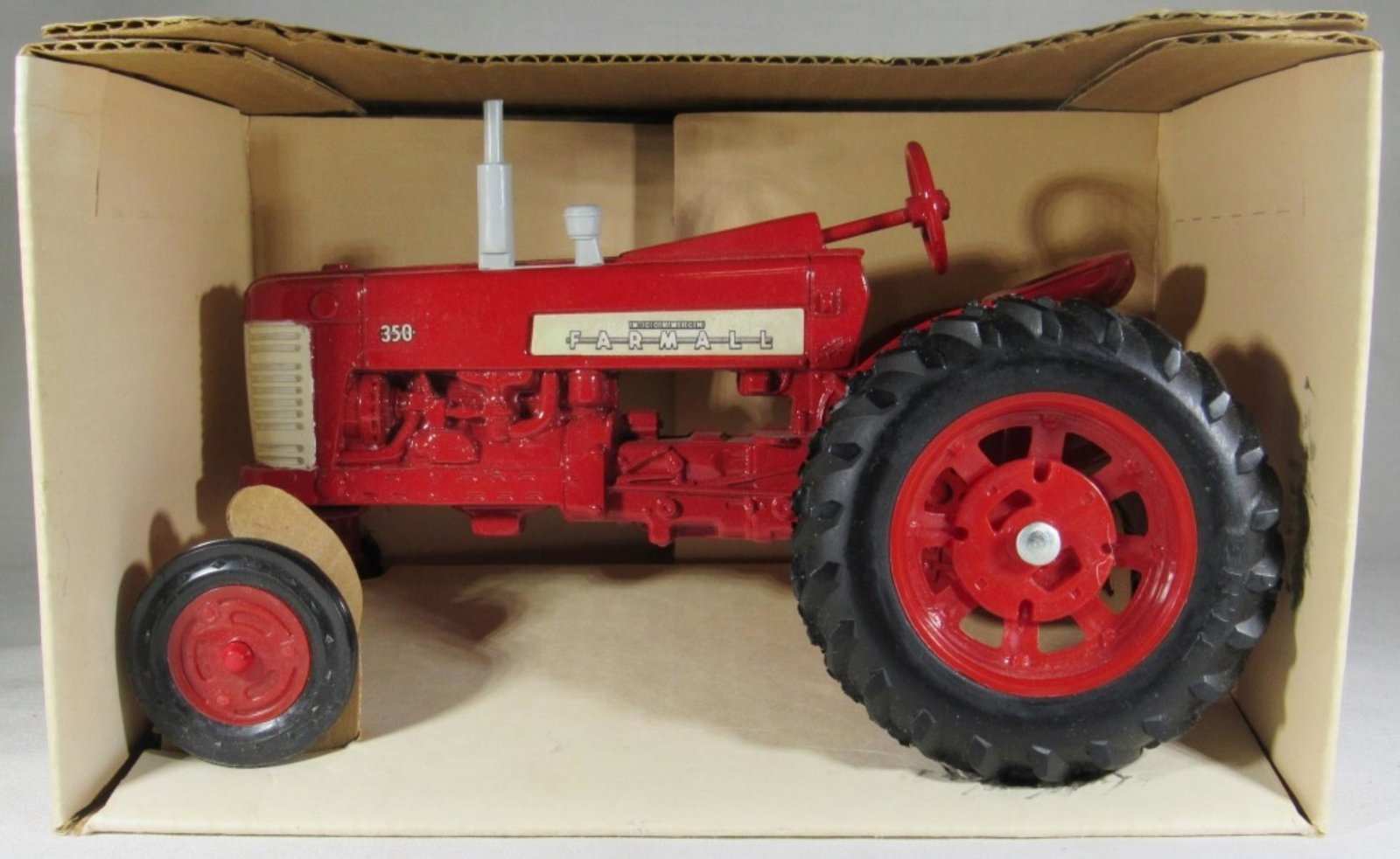 FARMALL 350 TRACTOR 1/16 Scale NEW in BOX: ERTL DIE-CAST METAL TRACTOR