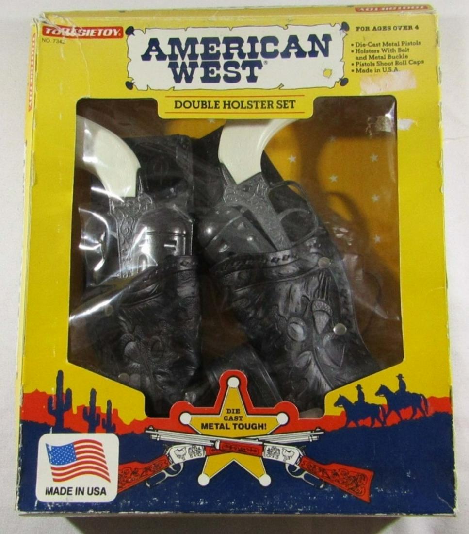 1995 TOOTSIETOY AMERICAN WEST SET: DOUBLE HOLSTER SET with (2) WORKING GUNS & BELT / HOLSTERS in BOX - LOOKS TO BE NEVER USED